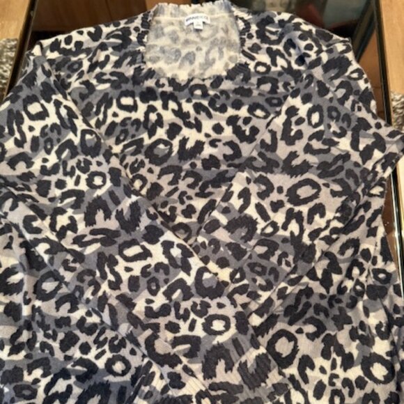 Pre-Loved Minnie Rose Distressed Grey Leopard Cashmere Sweater - Women's Large - Picture 6 of 9